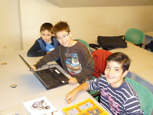 Diversion en los campamentos.jpg